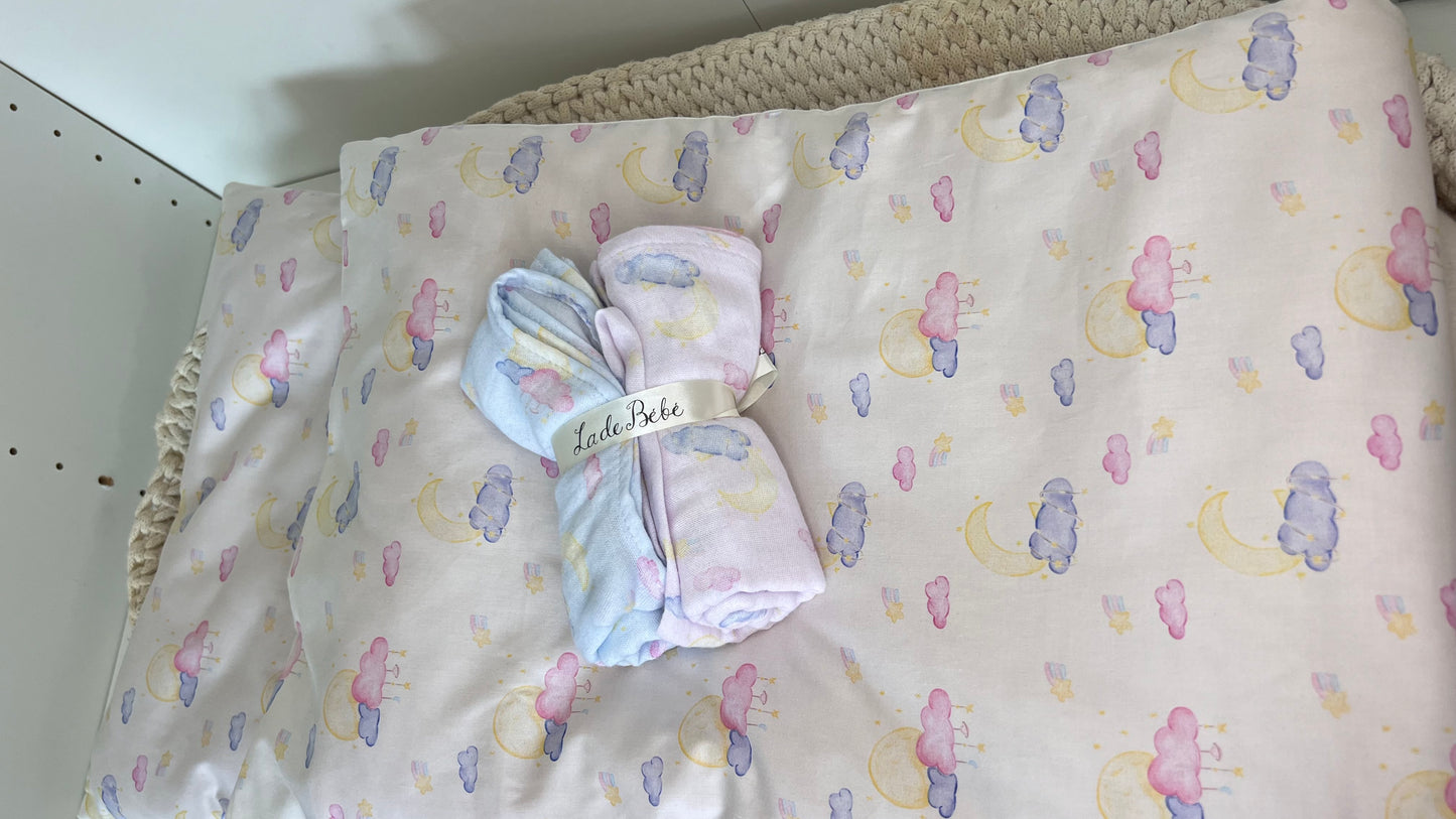 Zestaw do sypialni poduszka pościel i pieluszki