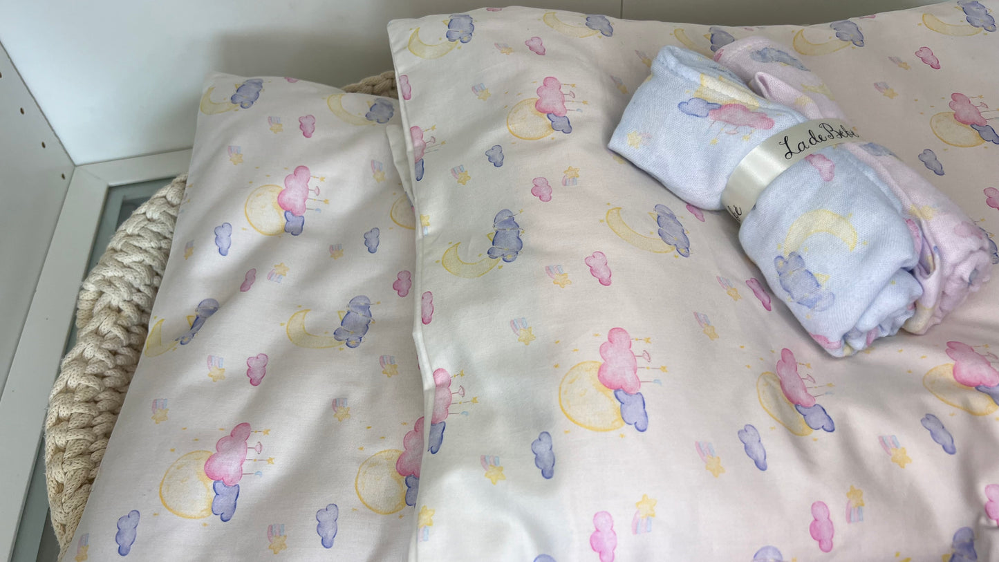 Zestaw do sypialni poduszka pościel i pieluszki